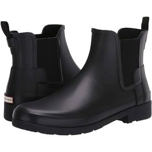 Hunter refined Chelsea mini rain boot!